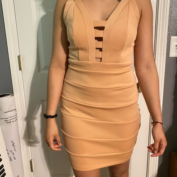 Dress - Picture 2 of 4